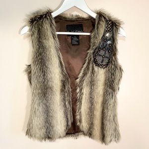 Buckle Brand Faux Fur Vest w/ Appliqué